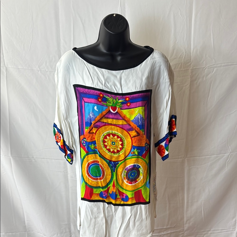Artistic White Graphic Women's Tee
